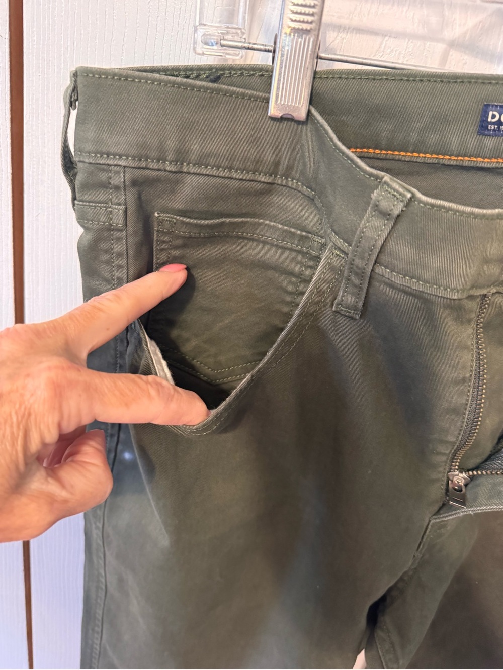 Dockers Men’s Olive Straight-Leg Pants Sz 32x32 (32x31) see pics small flaw/size - Picture 10 of 13